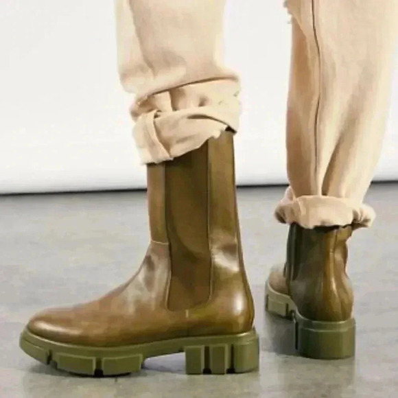 Free People Brooks Chelsea Boot New without box - Picture 3 of 5